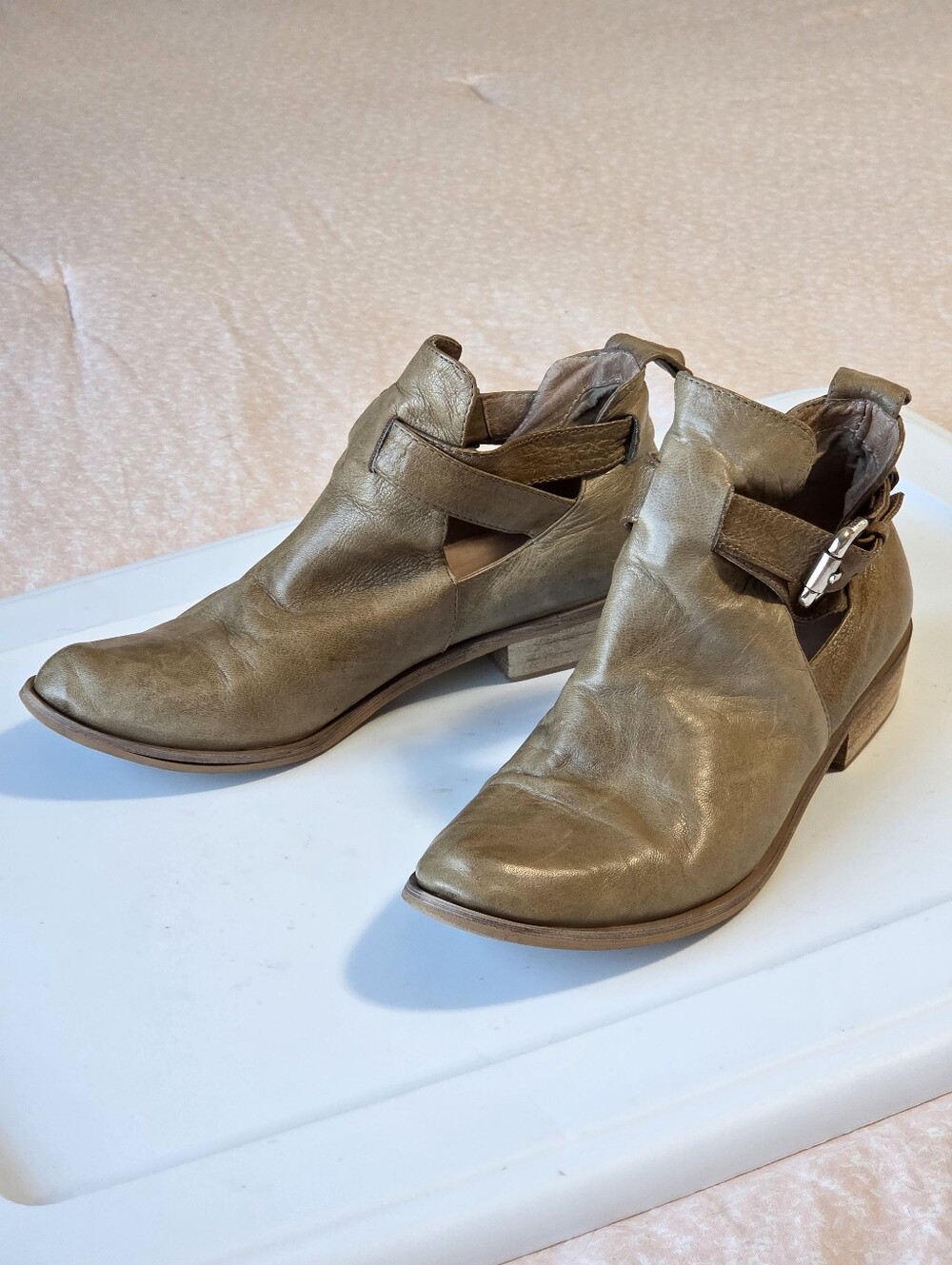 Rudsak Light Tan Leather Cutout Buckle Ankle Boots Size 38 Moto Desert Indie
